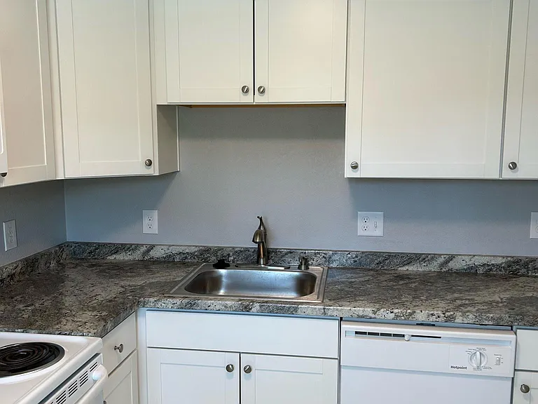 3430 N Cascade Ave — Photo 6