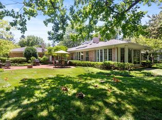 694 S Ridge Rd, Lake Forest, IL 60045