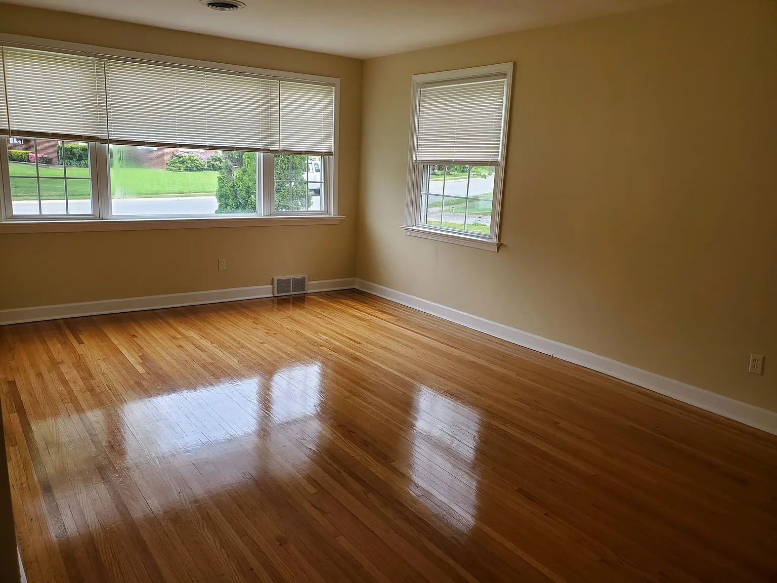 3 bed, 1425 sqft, $2,400 — Photo 4