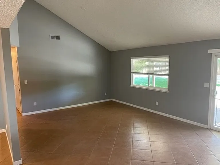 1825 Vista Creek Dr — Photo 8