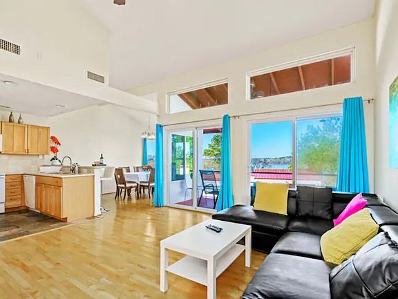 2nd image of 22548 Bayview Cir
