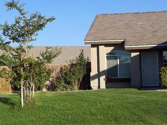 2nd image of 16041 Knoll View Cir