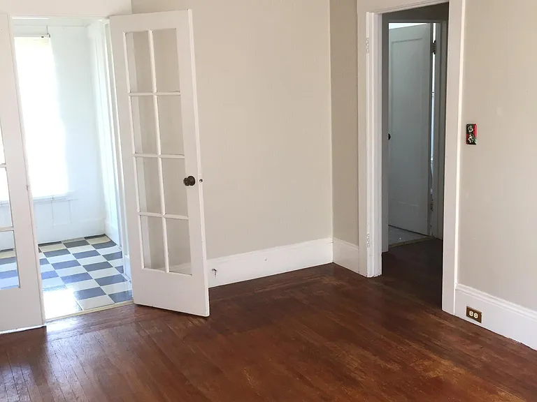 2535 Regent St #6 — Photo 8