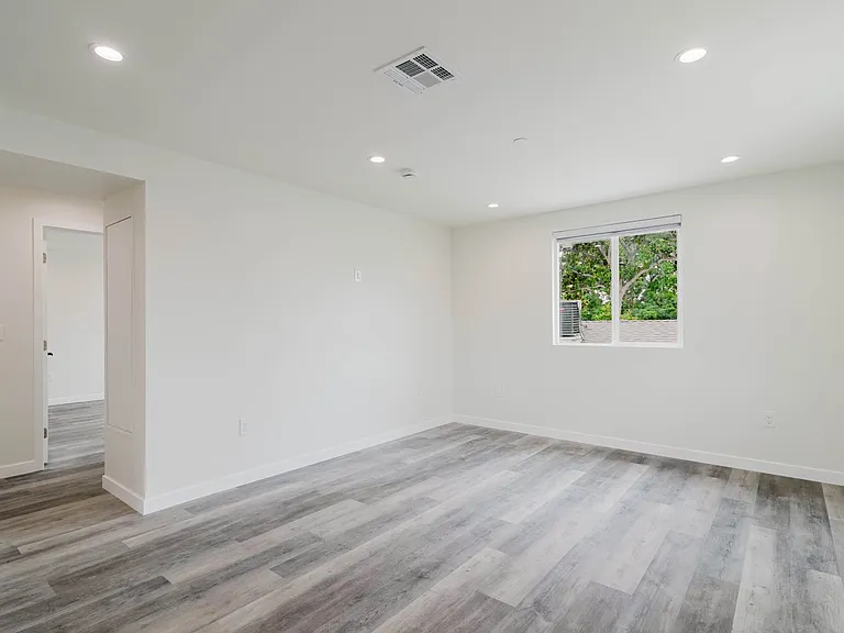 7732 1/2 Etiwanda Ave — Photo 6