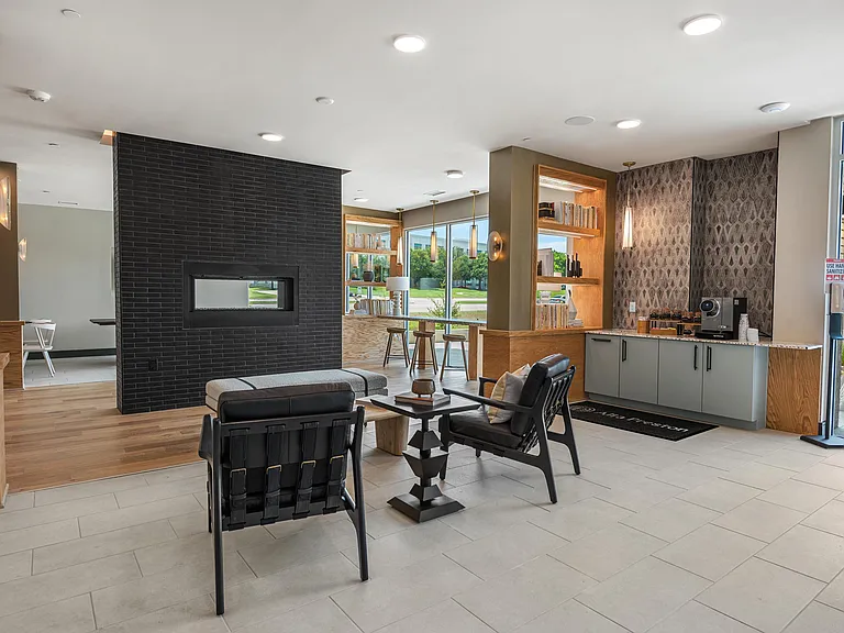 Luxia Preston — Photo 6