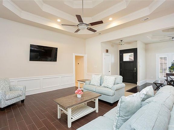 5th image of 312 Kiwi St W