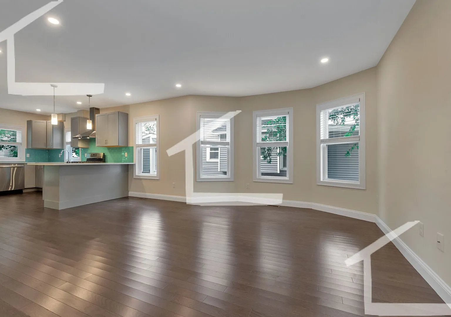 Huge 5 bed in Medford — Photo 2