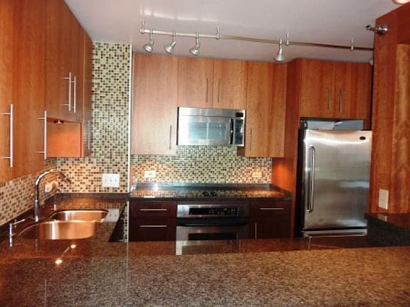 4th image of 1250 N La Salle Dr APT 1402