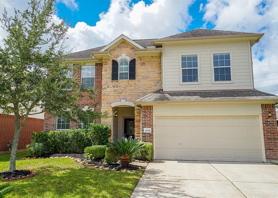 Welcome to this gorgeous 2,925 square foot home with 4 bedrooms and 2.5 baths in Olympia Estates.