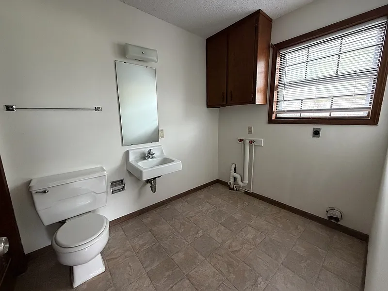 2 bed, 1.5 bath, 1000 sqft, $1,299 — Photo 3