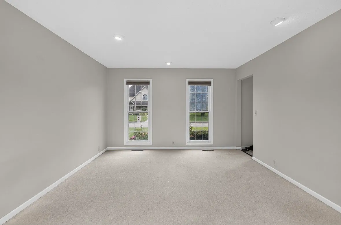 4 bed, 2341 sqft, $3,500 — Photo 2