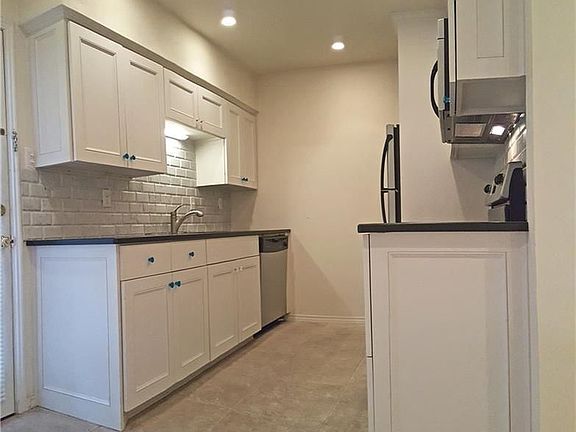 4th image of 4312 Bellaire Dr S APT 217