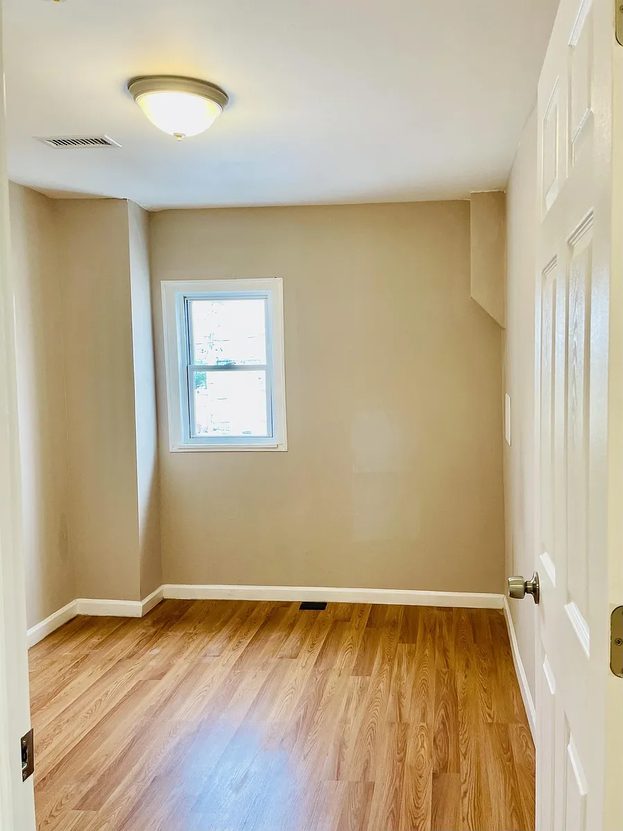 Building Photo - 2018 N Charles St #3R