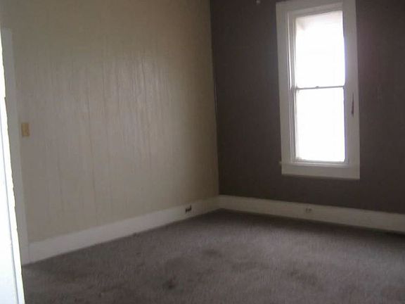 3rd image of 636 E Saint Clair St