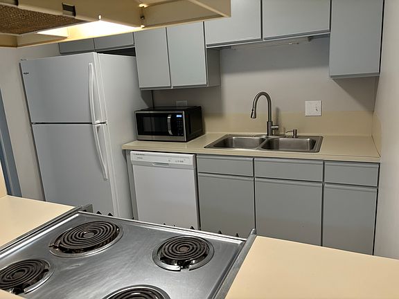 4th image of 8508 Summa Ave APT 13