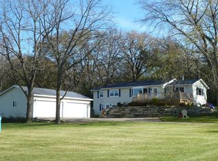 W5708 Fox Hill Rd, Fort Atkinson, WI 53538