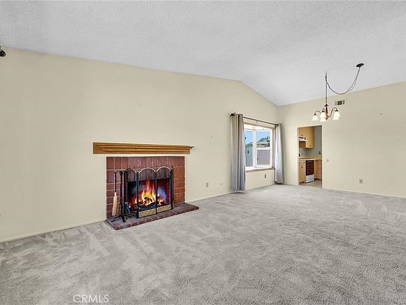 5th image of 896 N Arrowhead Ave