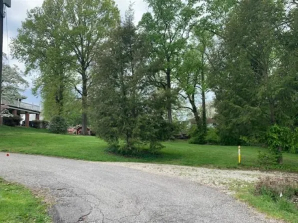 Whispering Oak Dr, Huntington, WV 25705