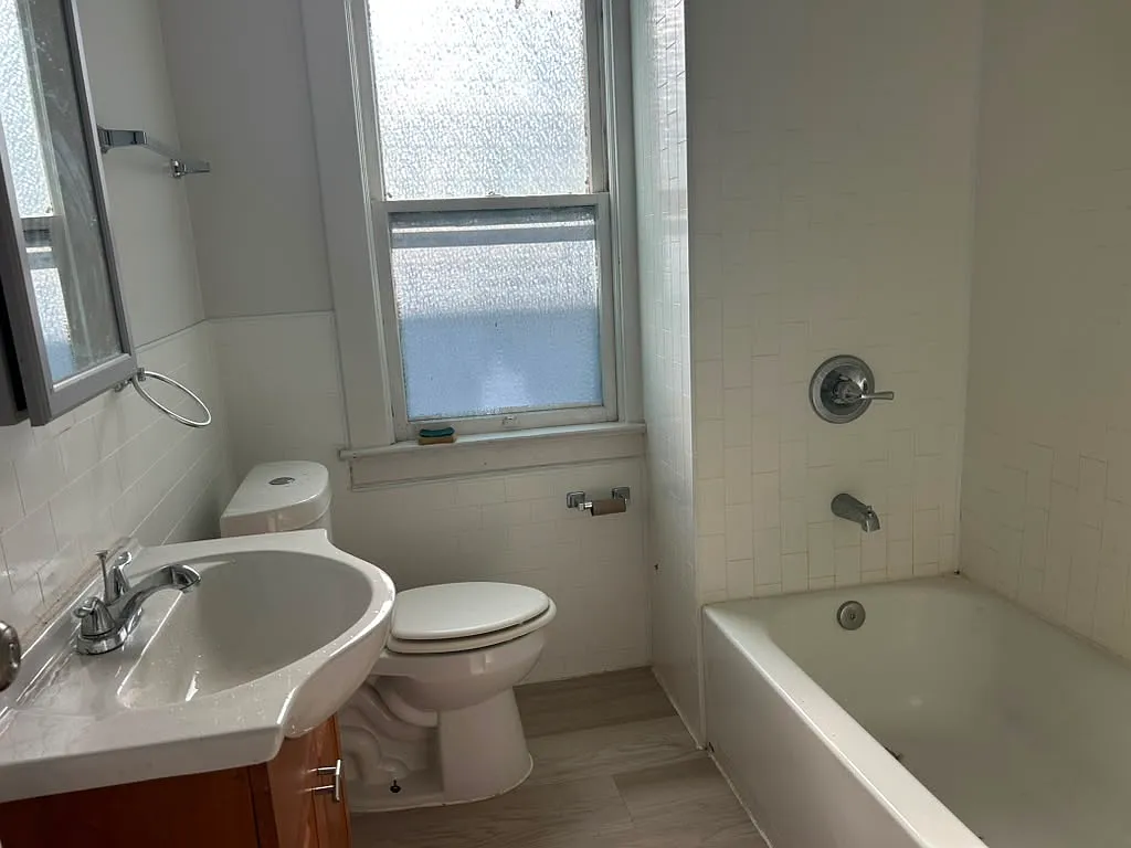 2 bed, 900 sqft, $800 — Photo 3