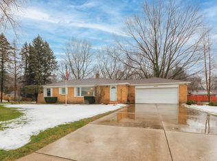 4013 Applewood Dr, Saint Joseph, MI 49085