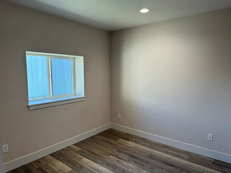 2236 Burlington Ave — Photo 12