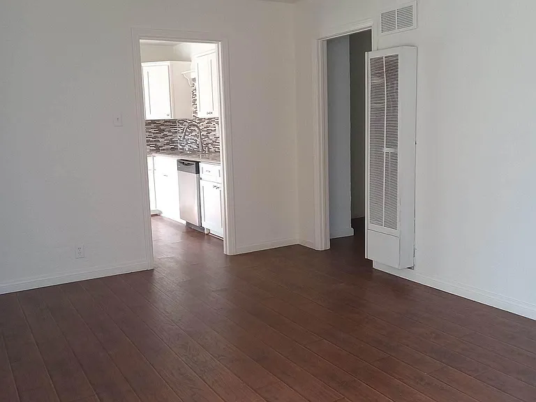 1211 Flora St — Photo 5