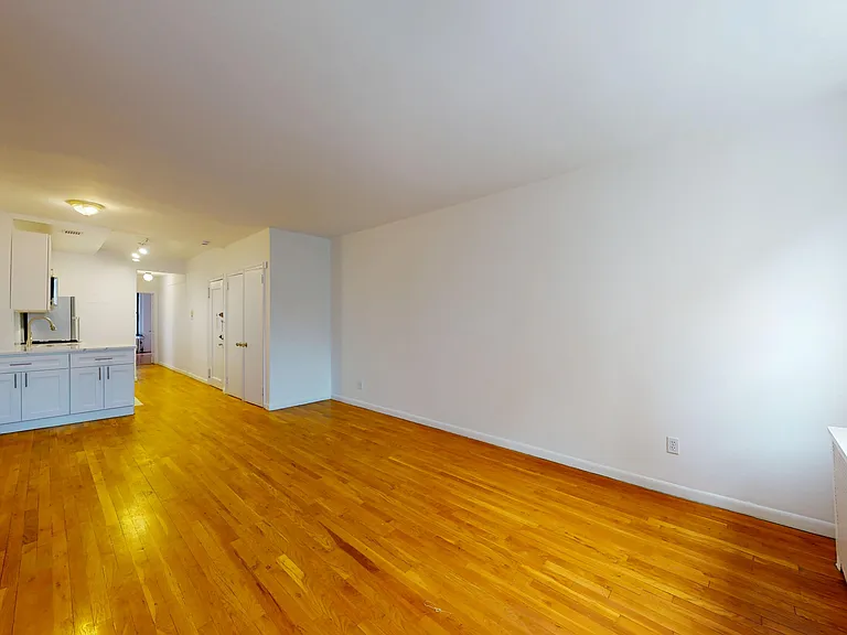 1612 York Ave #5B — Photo 1