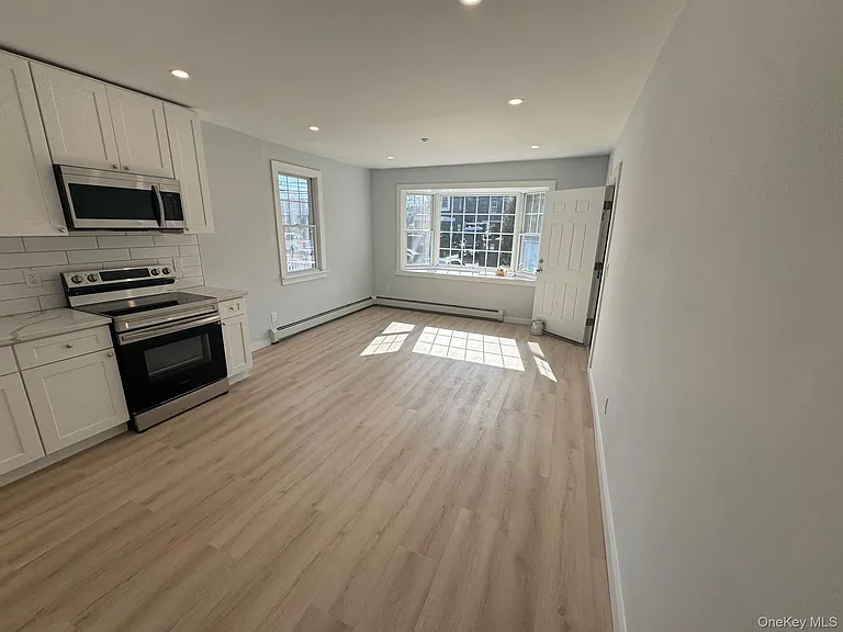 34 Bush Ave #2R — Photo 2