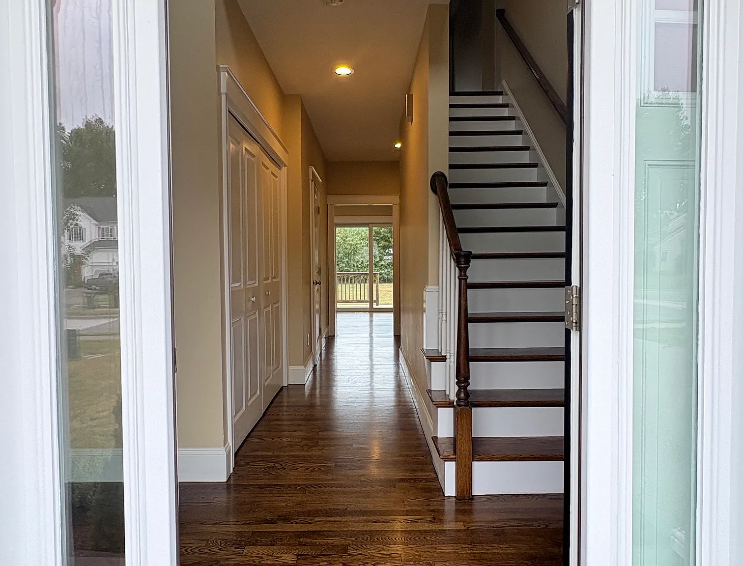 4 bed, 2.5 bath, 2300 sqft, $5,500 — Photo 3