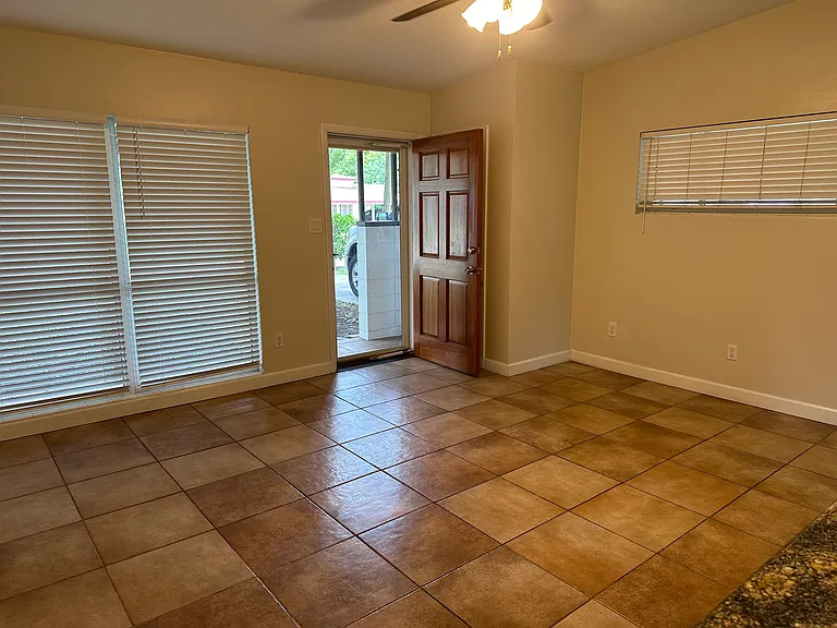 3721 Surrey Dr — Photo 4