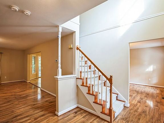 2nd image of 43935 Willow Leaf Way