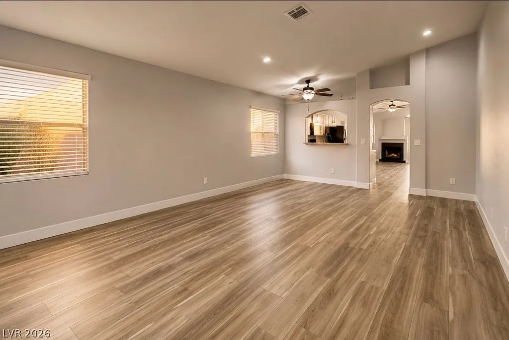 3 bed, 2.0 bath, 1565 sqft, $2,350 — Photo 2