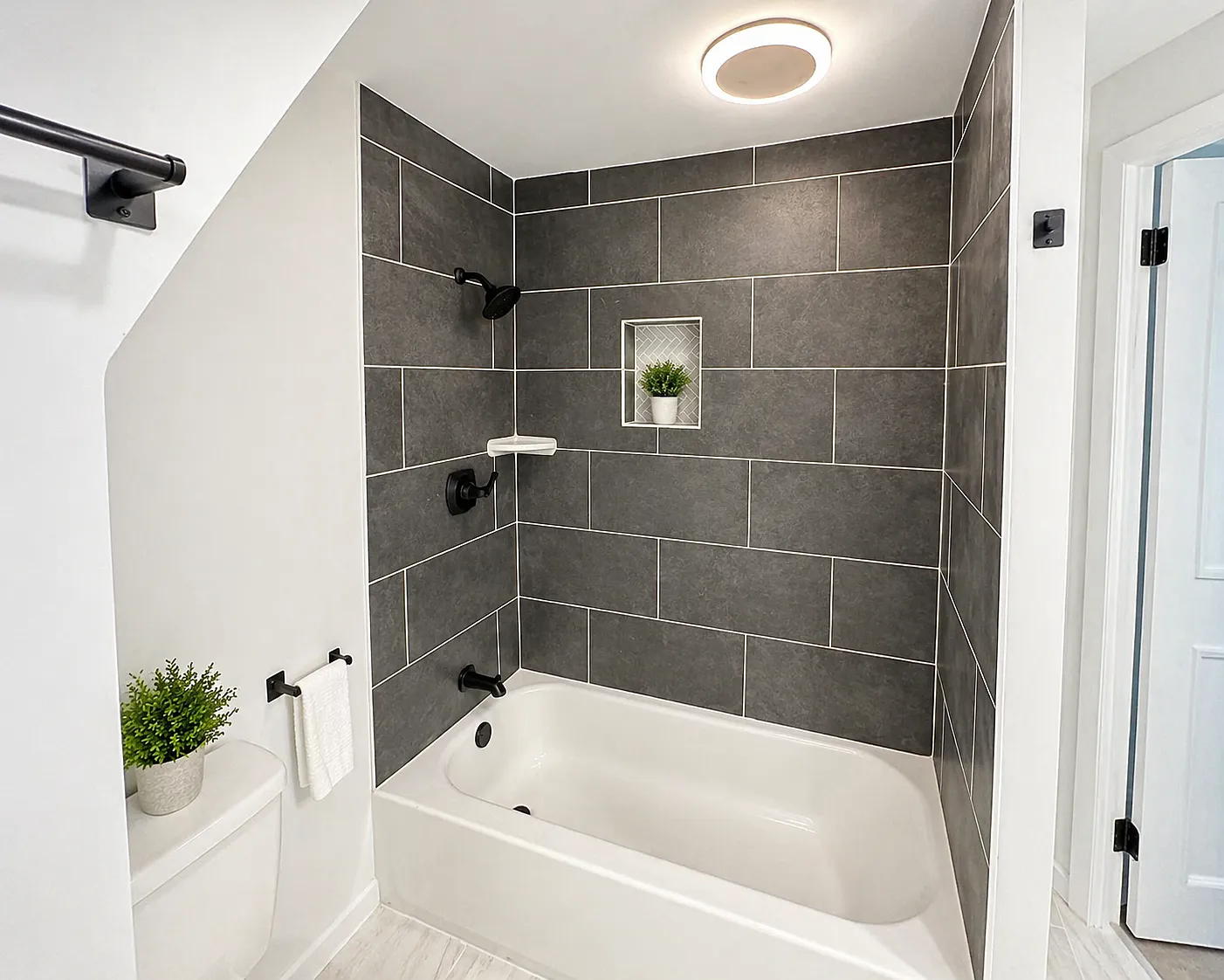 3 bed, 1440 sqft, $1,700 — Photo 3