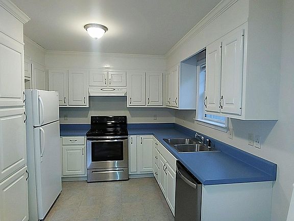 Lots of cabinet space and nice appliances.