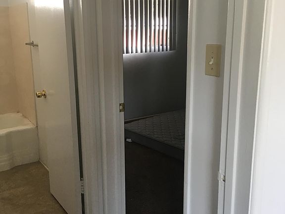 5th image of 627 W California St APT 3