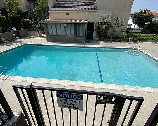 2nd image of 3422 Maricopa St #121