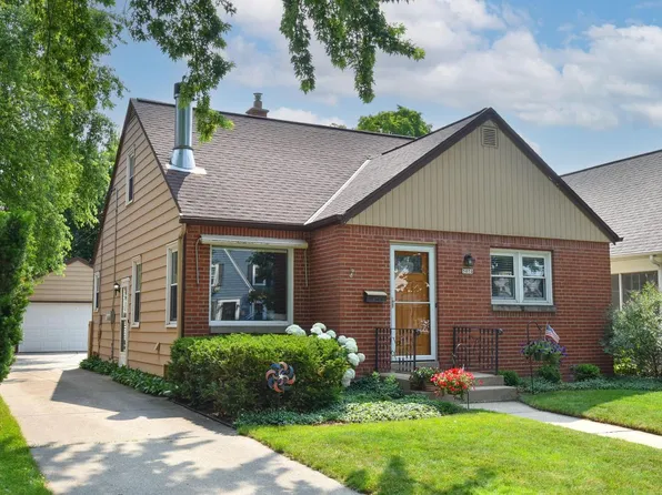 5070 North Idlewild AVENUE, Whitefish Bay, WI 53217