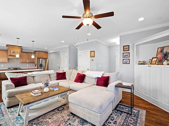 5th image of 102 W 19th St