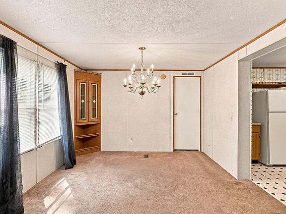 5th image of 77 Baytree Ln