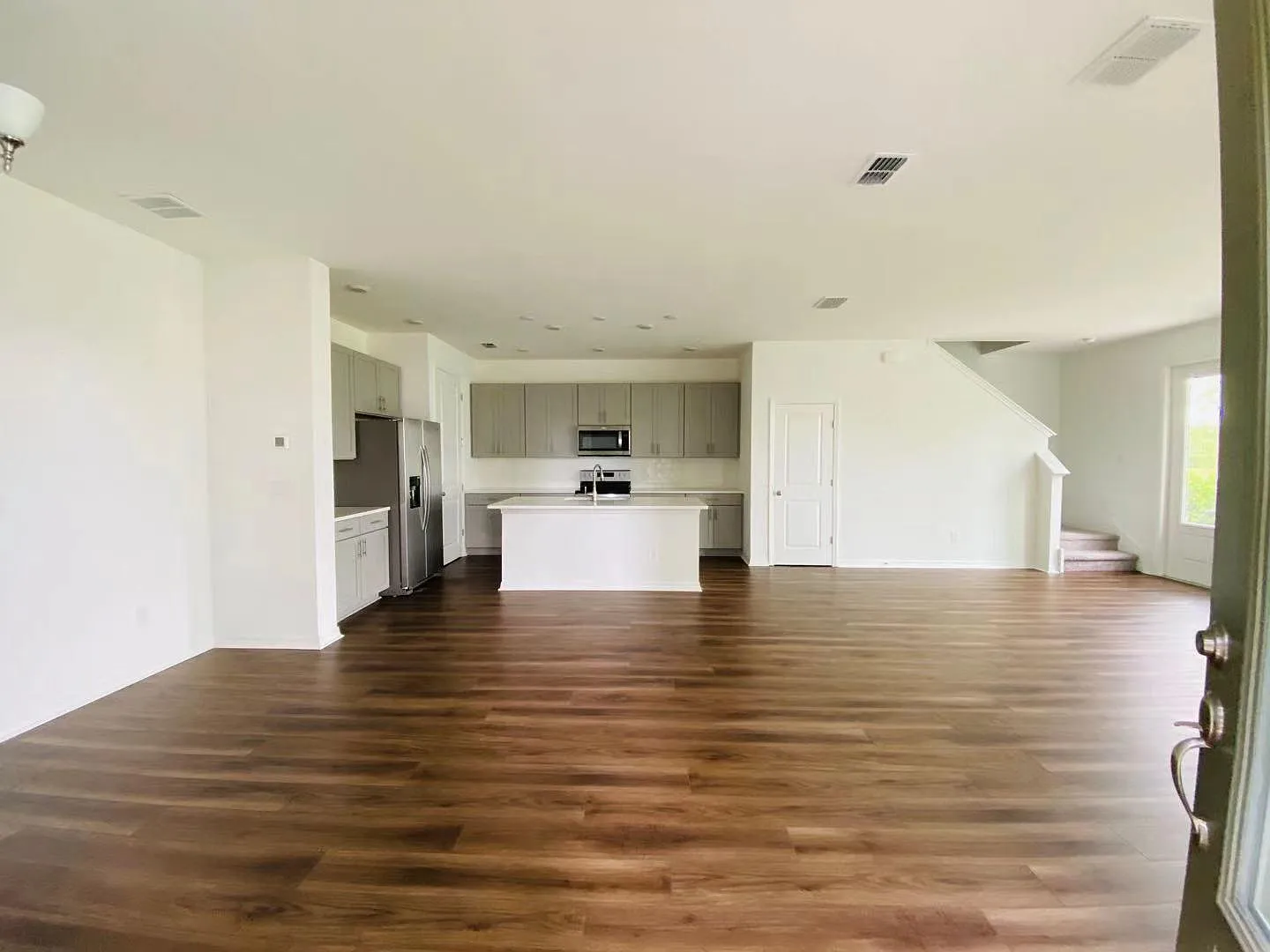 3 bed, 2.5 bath, 2205 sqft, $2,245 — Photo 4
