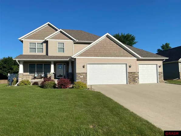35 Newcastle Ct, North Mankato, MN 56003