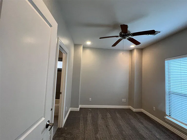 2314 Camden Dr — Photo 22
