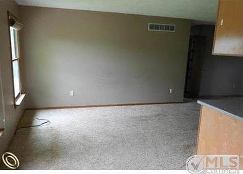 7143860257 Living Room.JPG