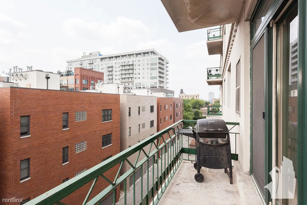 680 N Green St APT 403 photo 1