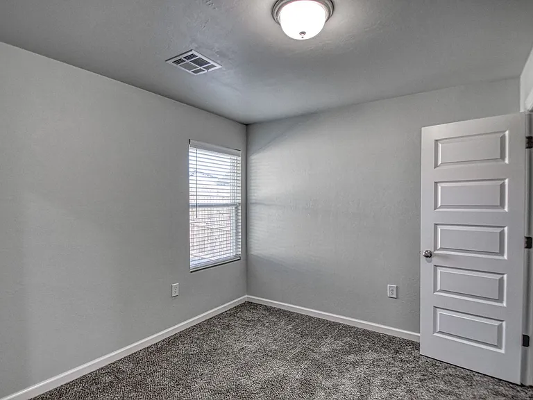 2721 Clifton Ter — Photo 18