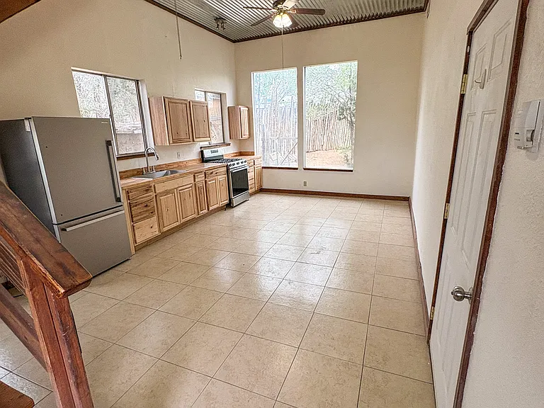 519 Este Es Rd #A — Photo 6