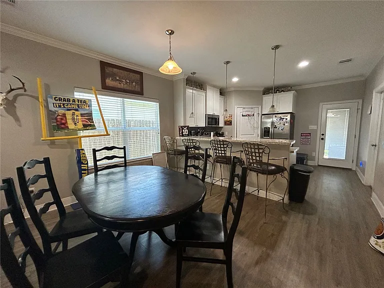 1418 Holleman Dr — Photo 4