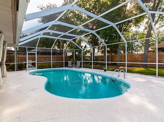 3rd image of 2724 Woodmere Ct