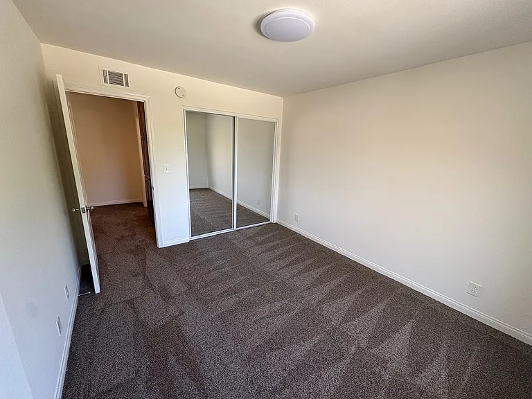 2800 W Victory Blvd — Photo 19