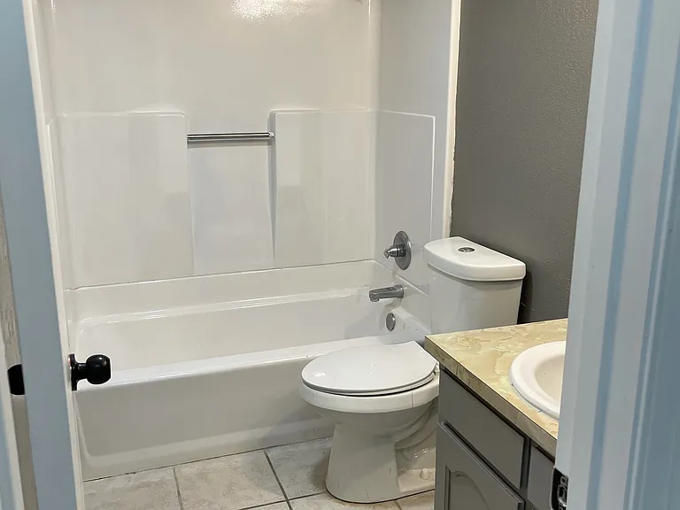 2907 Roosevelt Ave — Photo 10